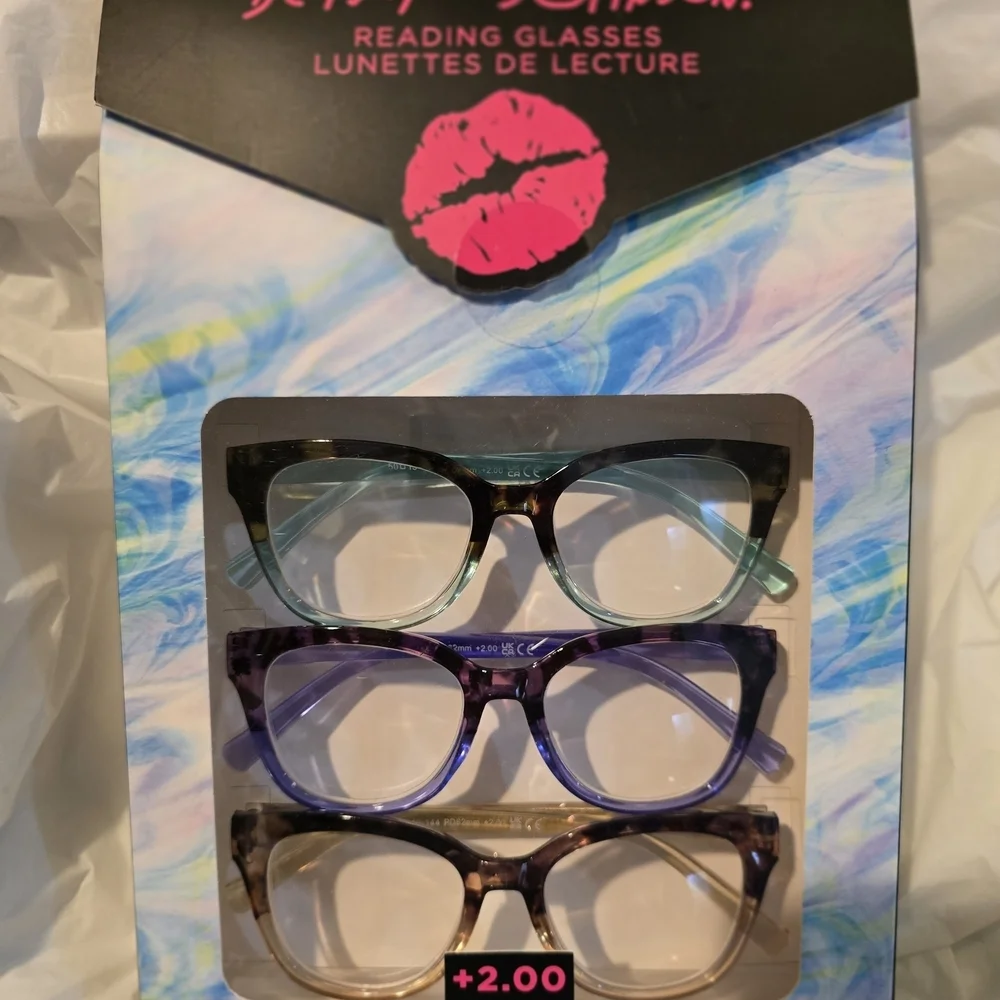 Betsey Johnson Reading Glasses Set